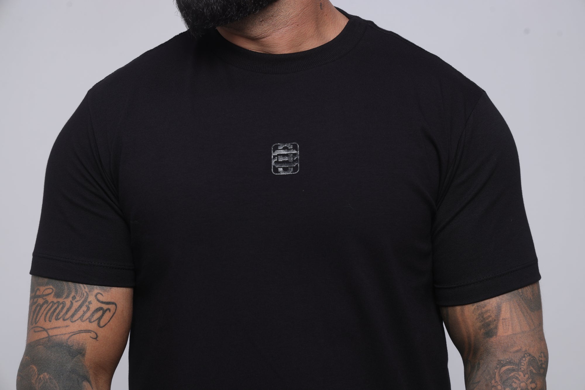 Camiseta regular holograma 23 preta