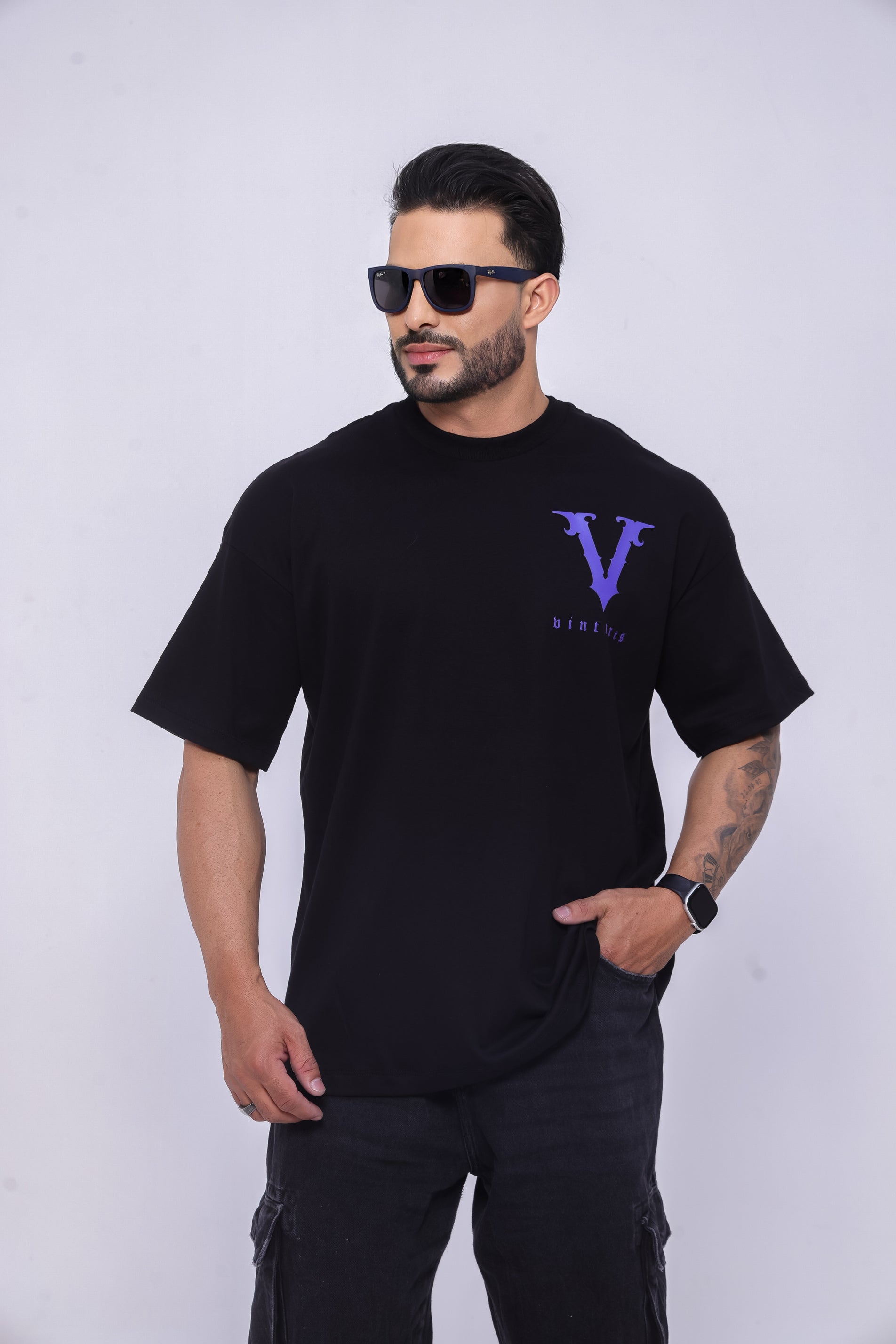 Camiseta oversized VINTTRÊS preta - 230g